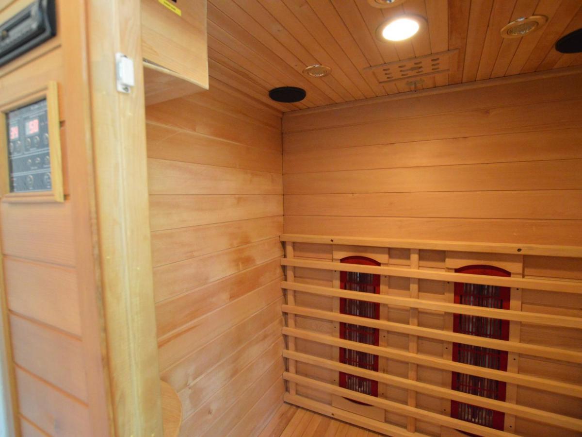 Detached Holiday Home With Sauna Large Garden Stramproy 外观 照片