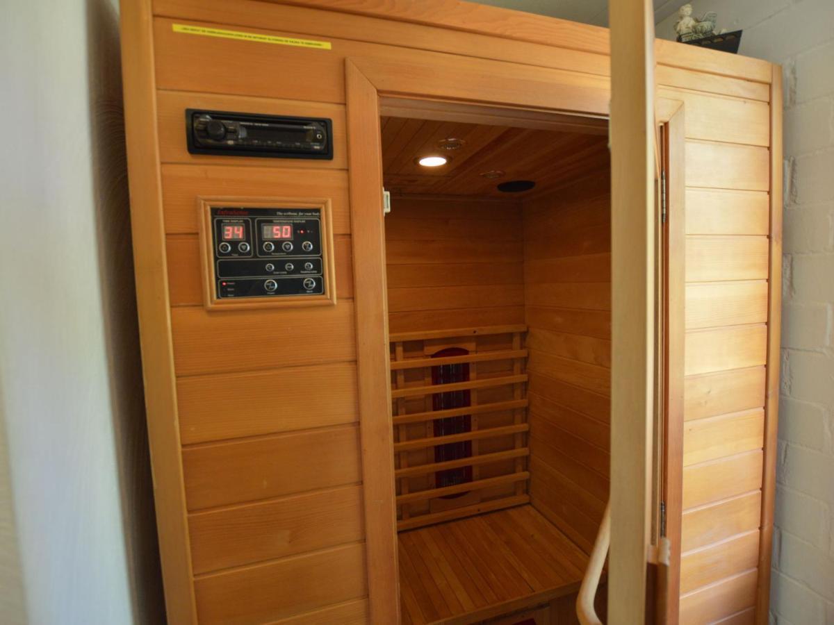 Detached Holiday Home With Sauna Large Garden Stramproy 外观 照片